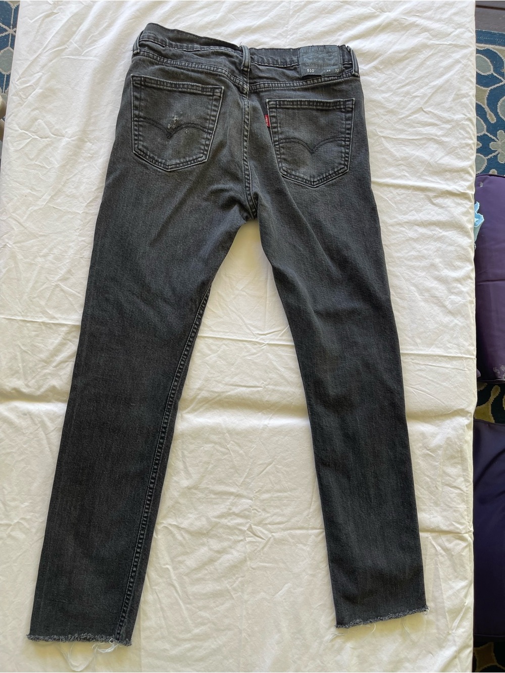 Levi's Black Skinny Men's Jeans - Tapered Back Pocket Design
